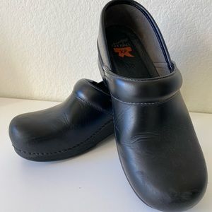 Dansko XP Black Clogs, Sz 38